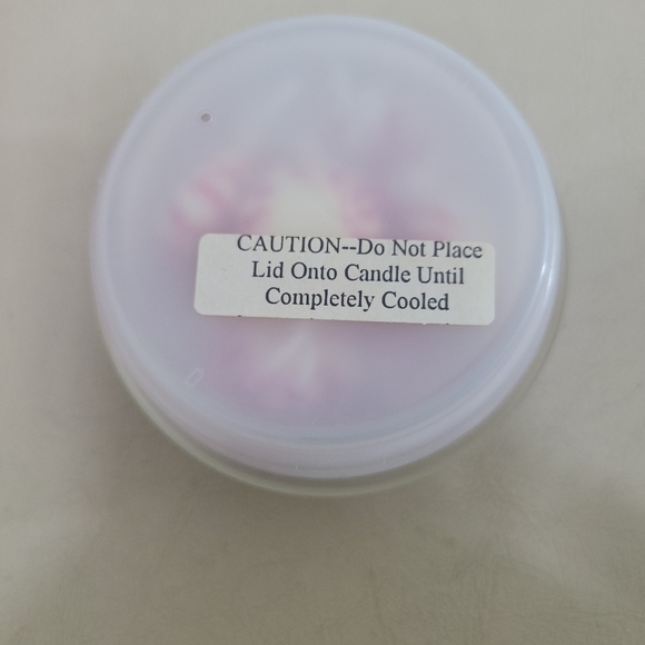 The Home Collection Hot Baked Apple Pie Scented Candle - Picture 7 of 11